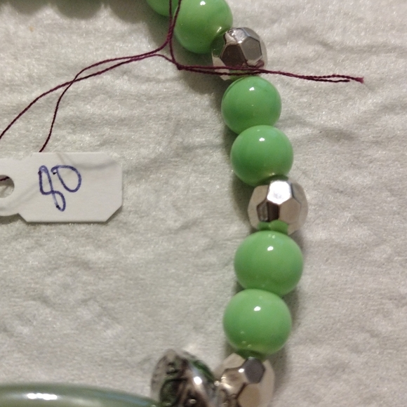 Artemis's Gems custom-made beaded bracelet with large green gem and metal beads - Picture 4 of 5
